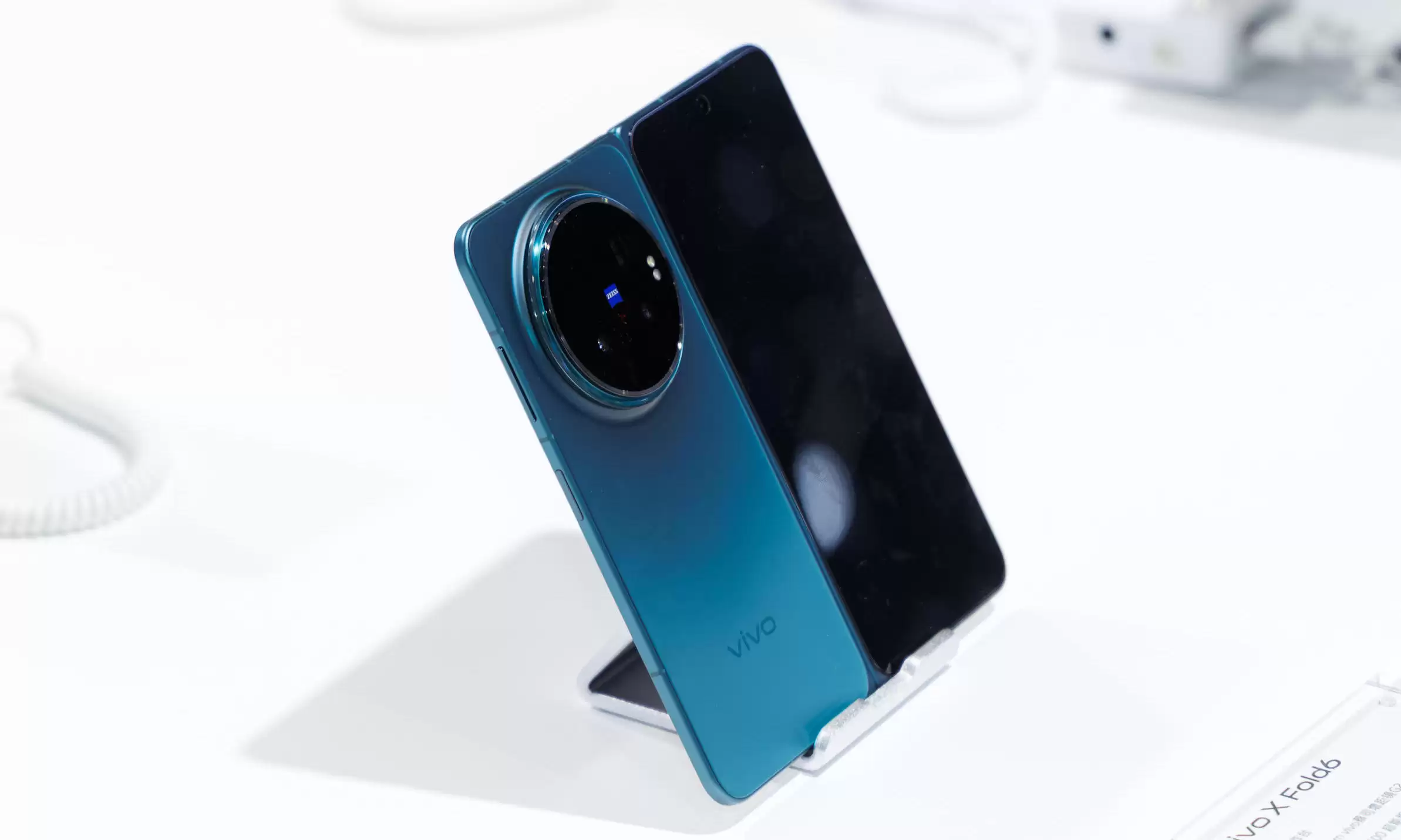 vivo XFold6现场上手体验:展开的不只屏幕,还有 AI 工作流