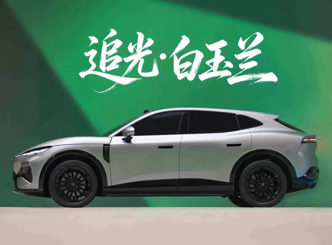 岚图追光S首秀:四激光雷达+475kW双电机,零百加速进3秒级