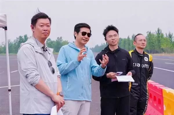 雷军盐城直播揭秘小米汽车测试：800余人团队，3500万公里路试铸就品质