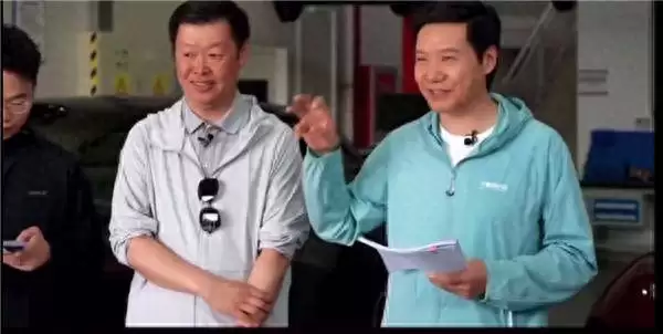 私家车装600斤车厘子慰问工程师被指违规?雷军直播澄清:在封闭厂区拍摄无违规